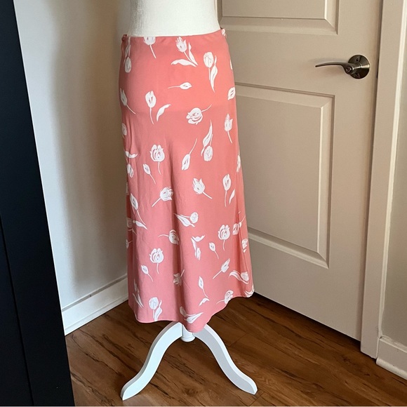 Dresses & Skirts - Pink floral skirt medium white flower skirt mid length